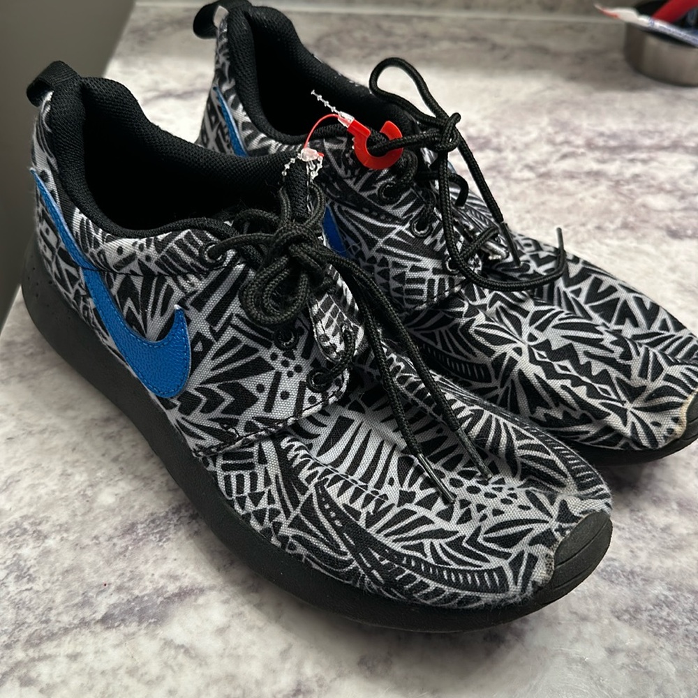 Nike 'Roshe Run' Sneaker, Size 5.5 Y